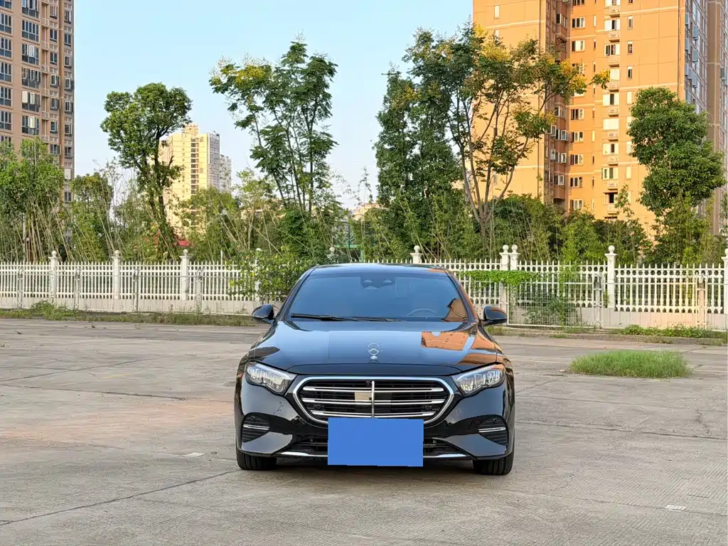 Mercedes-Benz E-Class — миниатюра 2