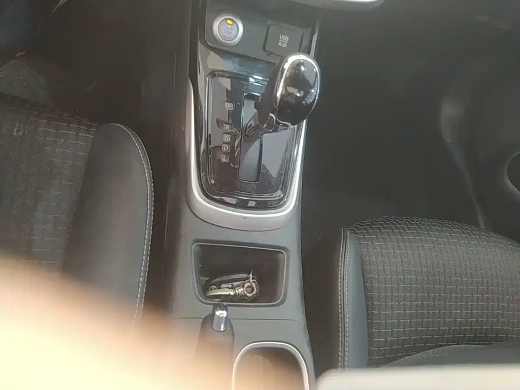 Nissan Tiida — миниатюра 14
