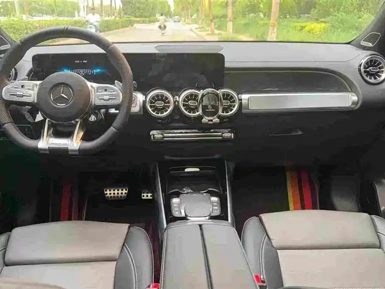 Mercedes-Benz GLB AMG — миниатюра 7
