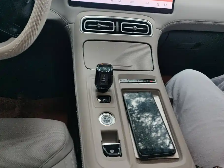 Geely Boyue L — миниатюра 16