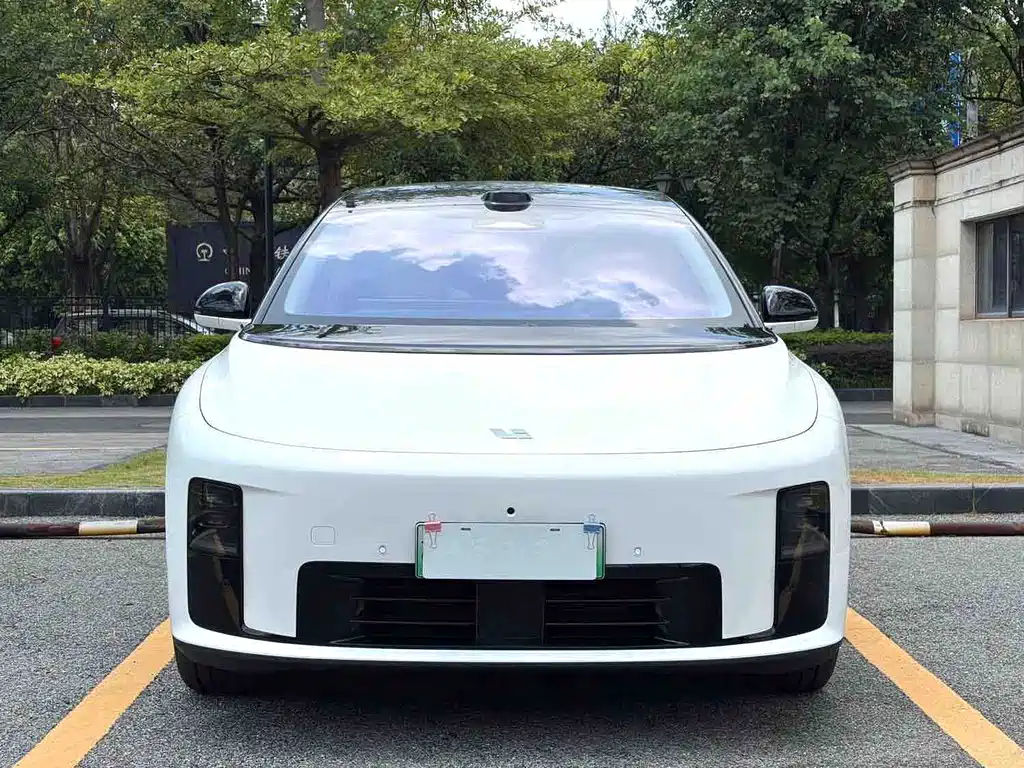 Li Auto i8 — фотографии объявления, Фото 3