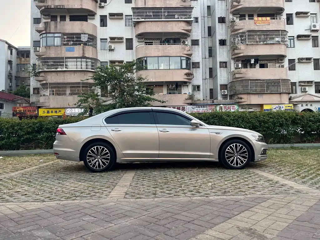 Volkswagen Phideon — миниатюра 4