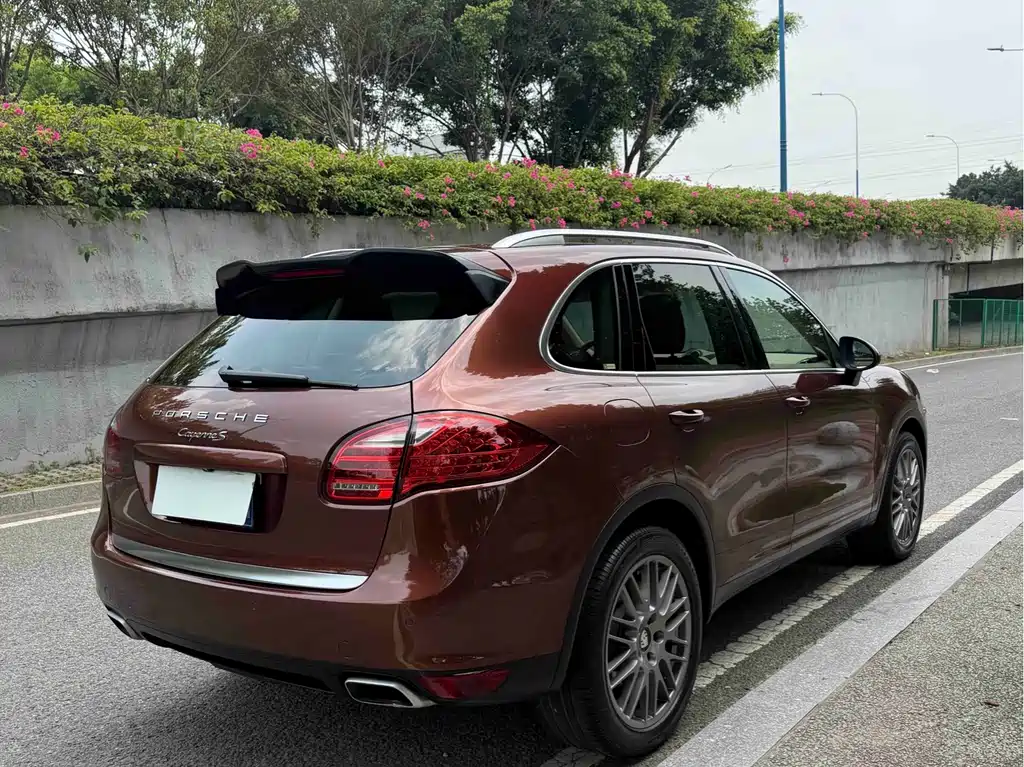 Porsche Cayenne — миниатюра 5