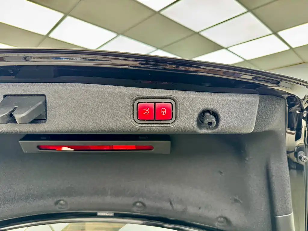 Mercedes-Benz E-Class — миниатюра 24