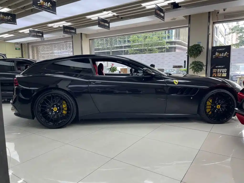 Ferrari GTC4Lusso — миниатюра 9