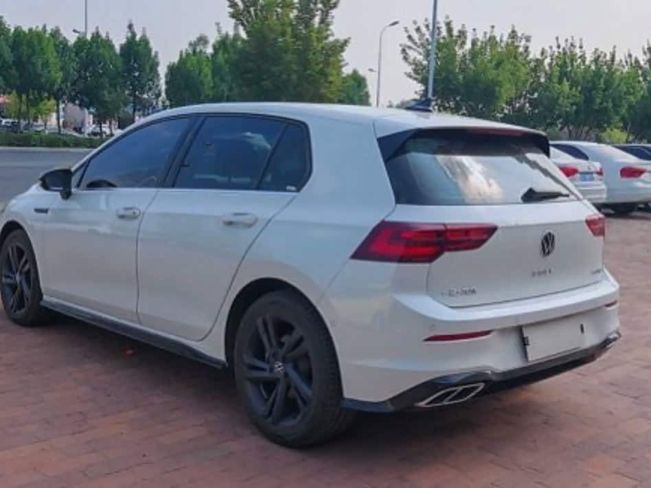 Volkswagen Golf 1.4 л 2023 г. Белый, пробег 37000 км