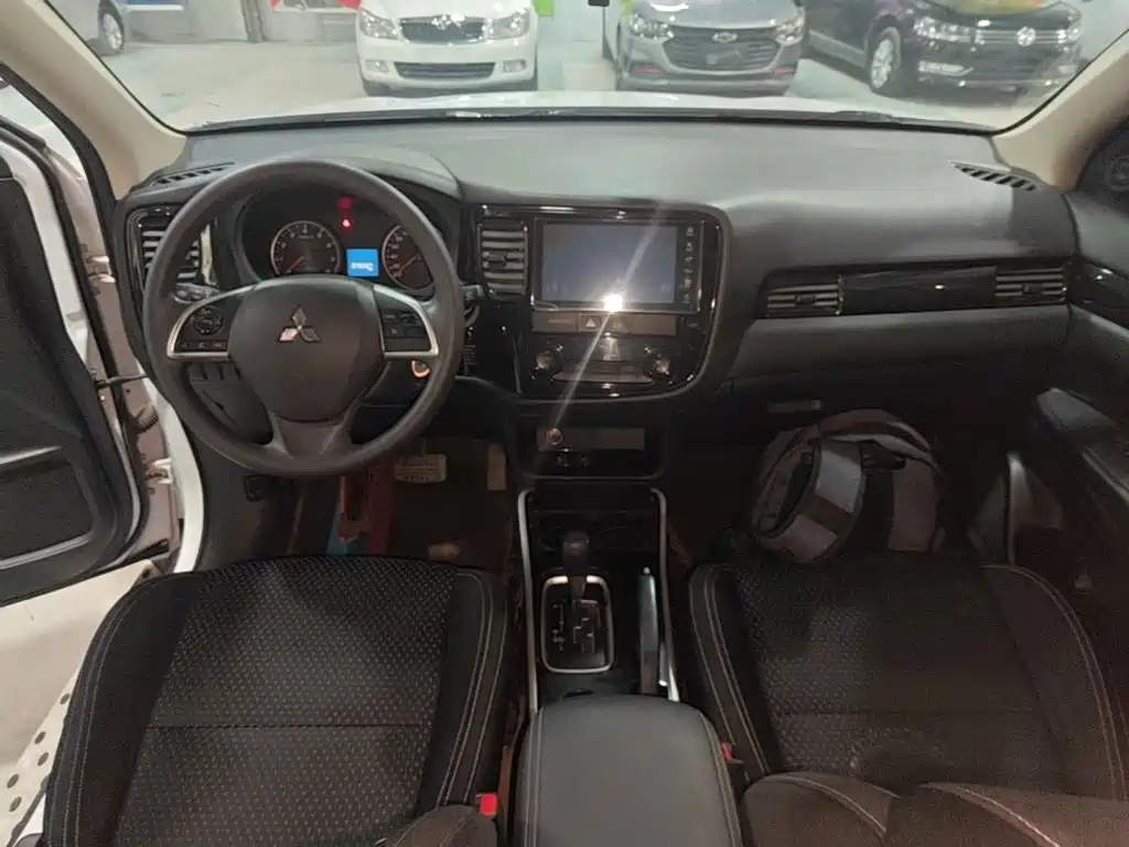 Mitsubishi Outlander — миниатюра 10