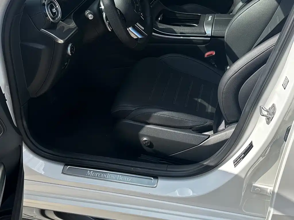 Mercedes-Benz C-Class — миниатюра 4