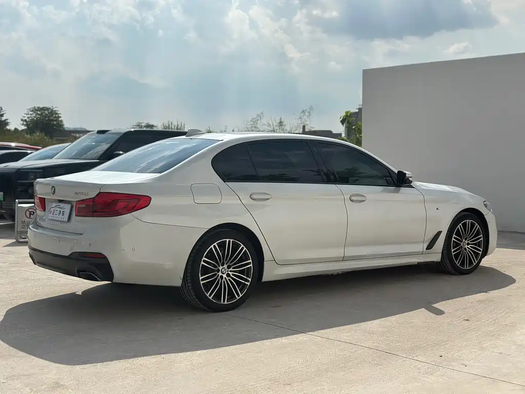 BMW 5 Series — миниатюра 18