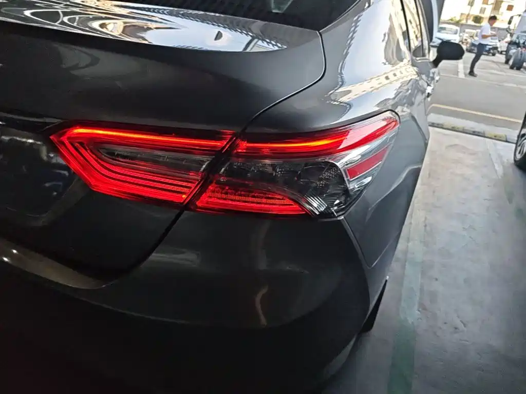 Toyota Camry — миниатюра 8
