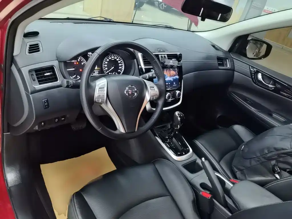 Nissan Tiida — миниатюра 10