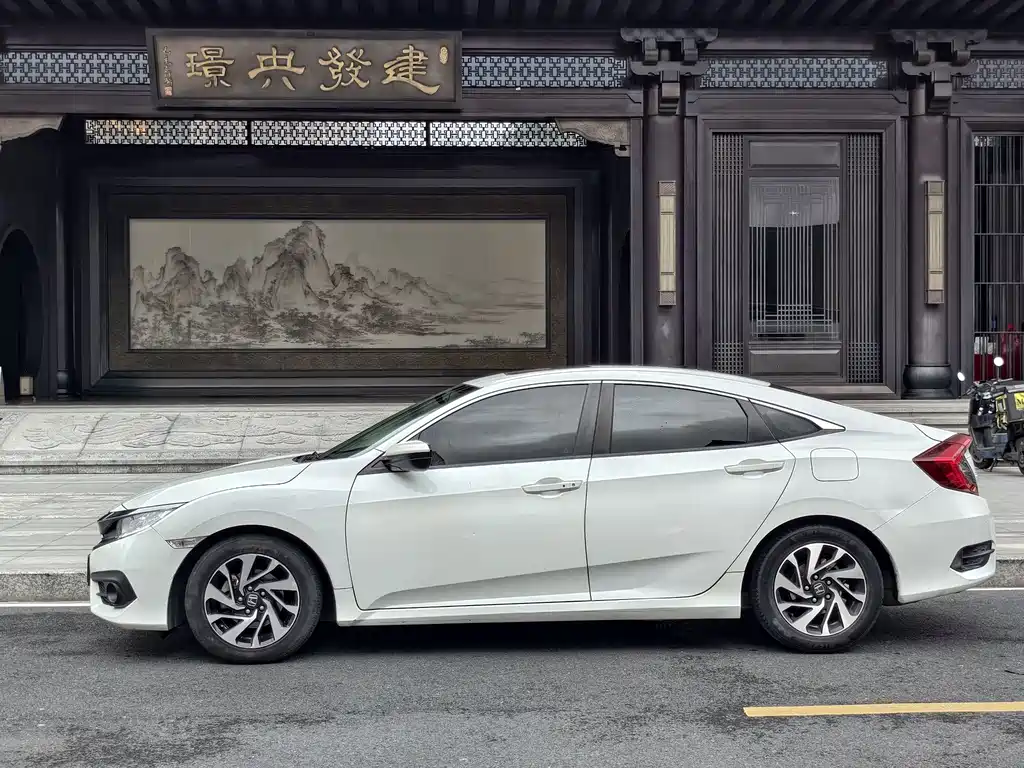 Honda Civic 2016 220TURBO CVT Luxury