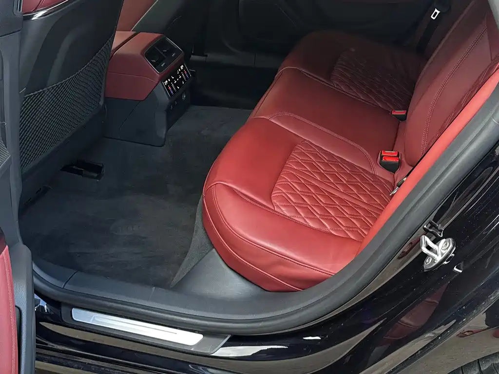 Audi A7L — миниатюра 6