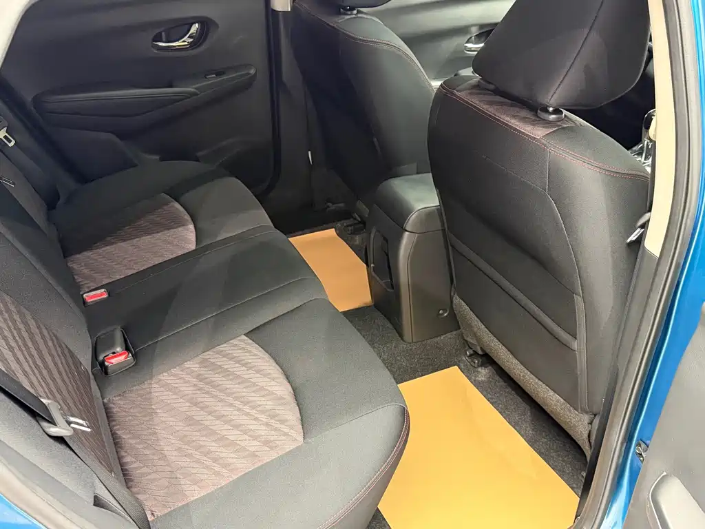Nissan Bluebird — миниатюра 15