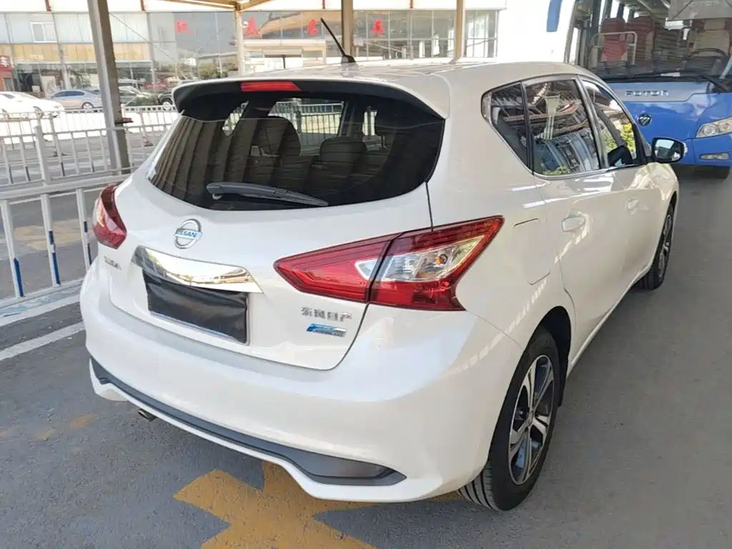 Nissan Tiida — миниатюра 7