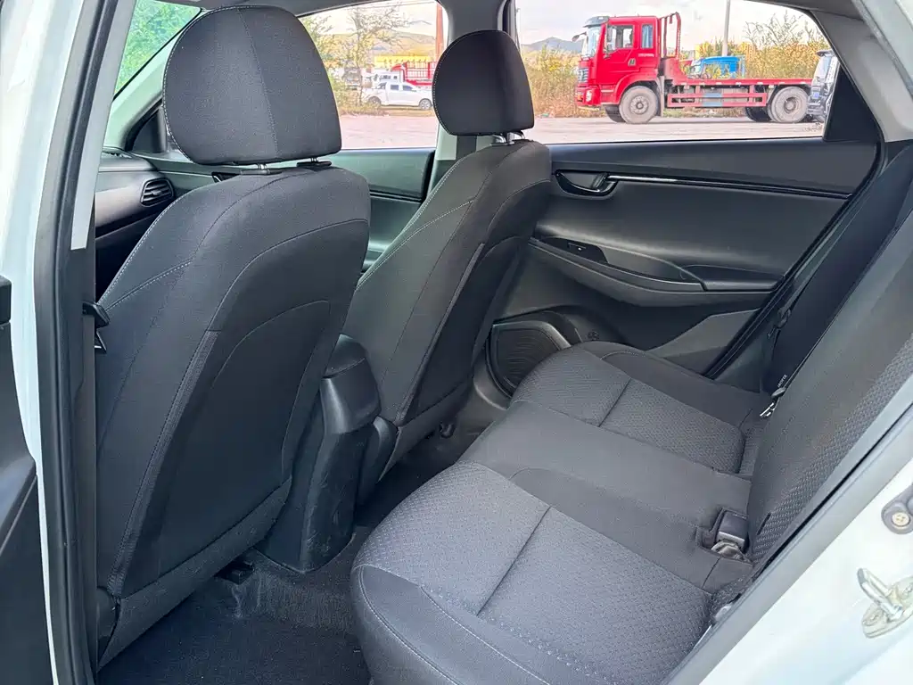 Hyundai Elantra — миниатюра 6