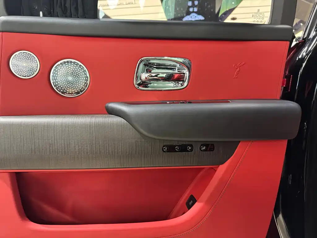 Rolls-Royce Cullinan — миниатюра 9