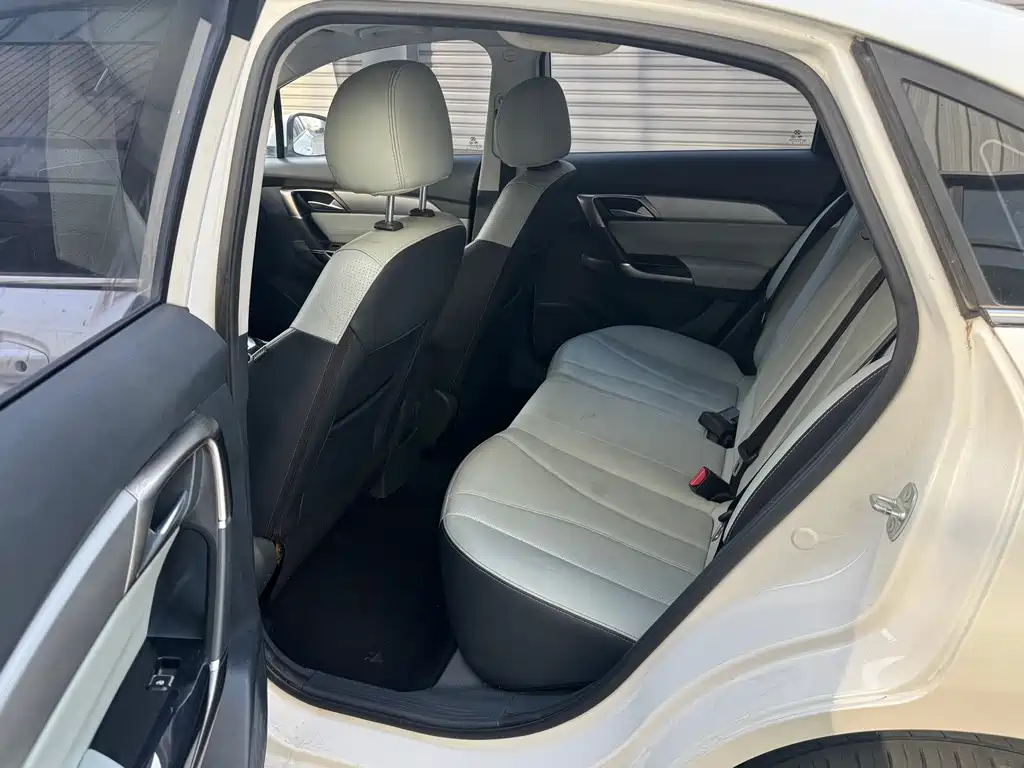 BAIC EU5 — миниатюра 9