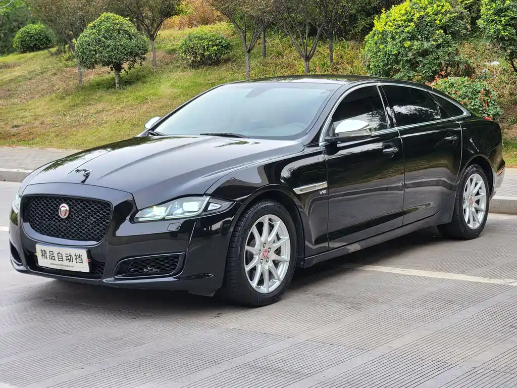 Jaguar XJ — миниатюра 2