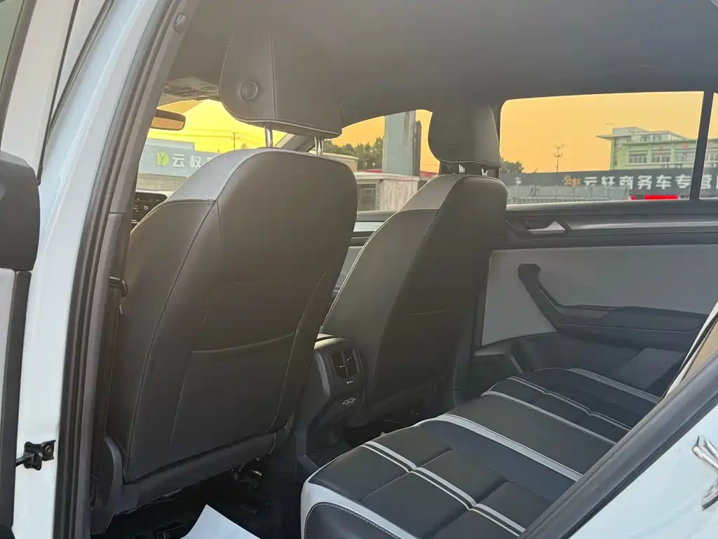 Volkswagen T-Roc — миниатюра 6
