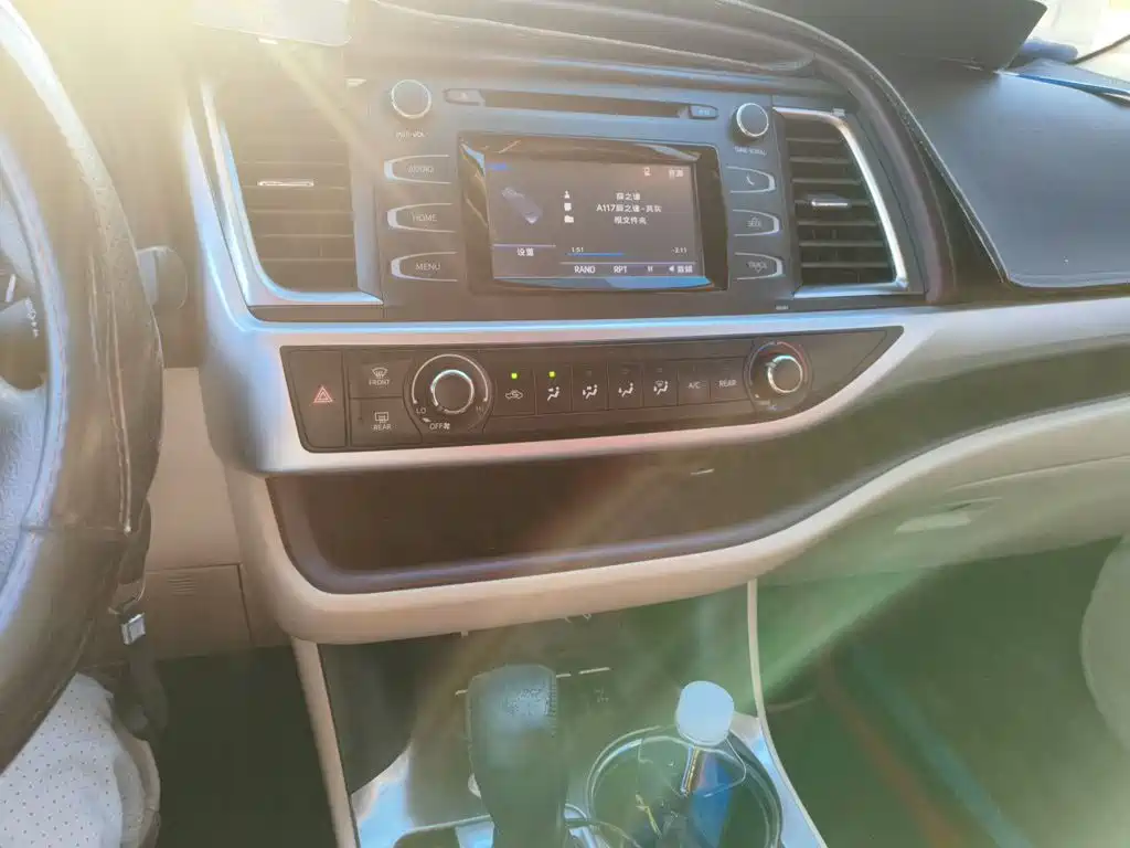 Toyota Highlander — миниатюра 9