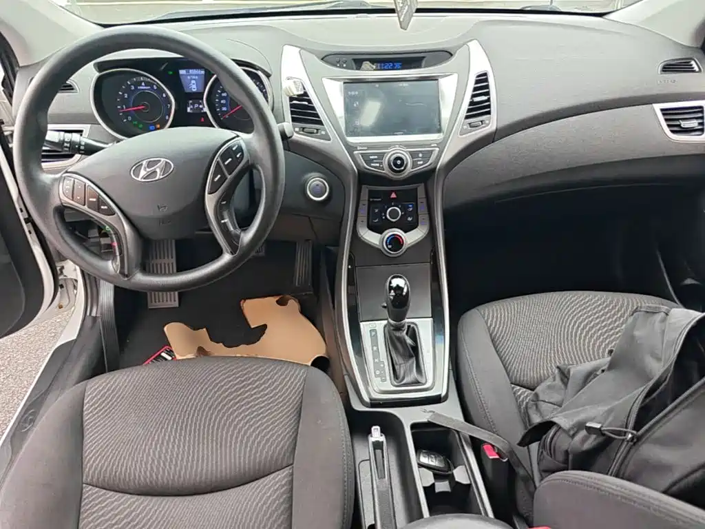 Hyundai Elantra Langdong — миниатюра 10