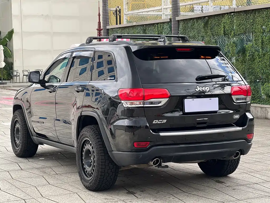 Jeep Grand Cherokee (Import) — миниатюра 4