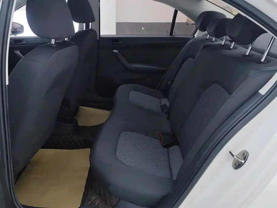 Volkswagen Santana — миниатюра 11