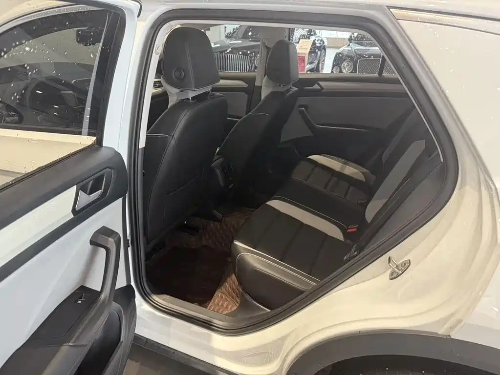 Volkswagen T-Roc — миниатюра 8