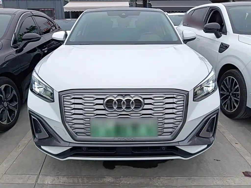 Audi Q2L e-tron — миниатюра 3
