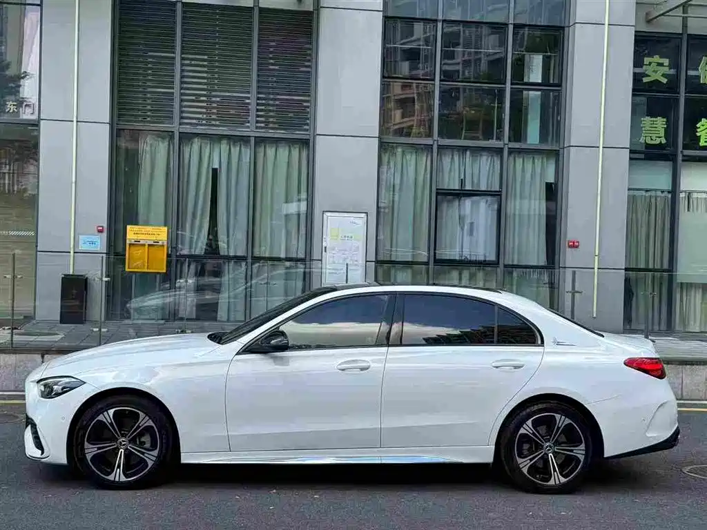 Mercedes-Benz C-Class — миниатюра 2
