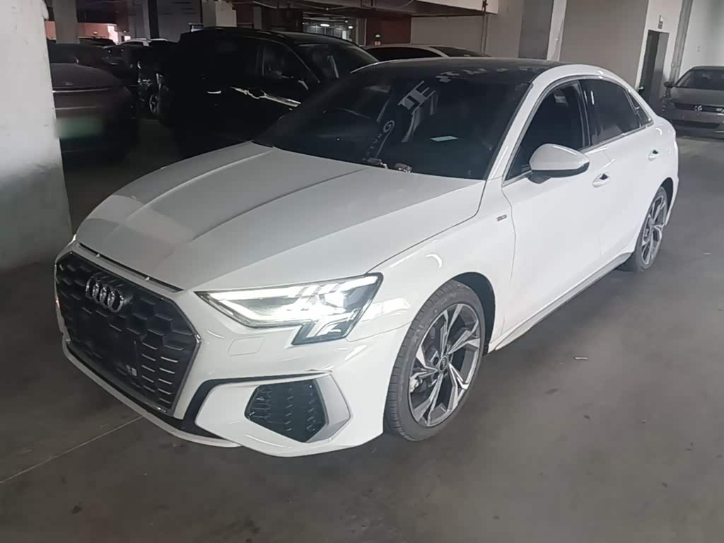Audi A3 1.4 л 2023 г. Белый, пробег 48300 км