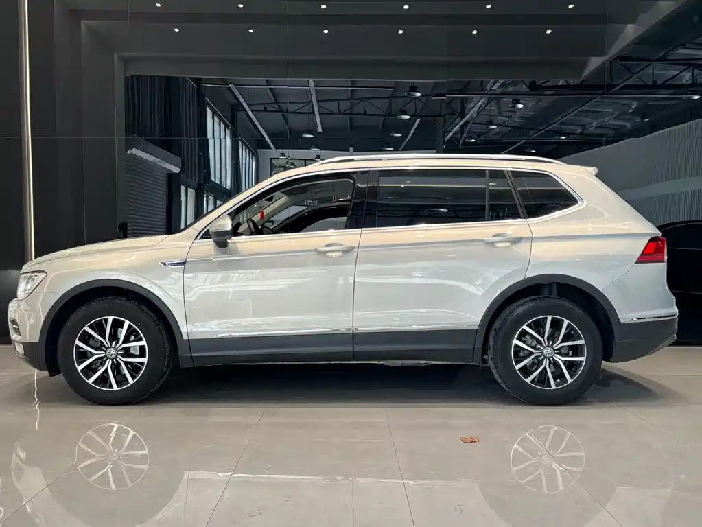 Volkswagen Tiguan L L 2018 330TSI AT Luxury