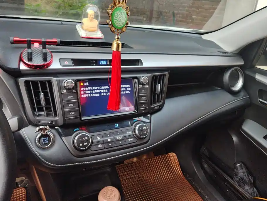 Toyota RAV4 — миниатюра 13
