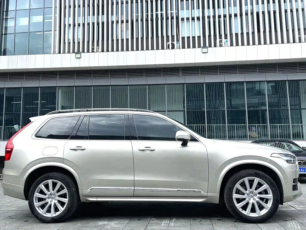 Volvo XC90 — миниатюра 12