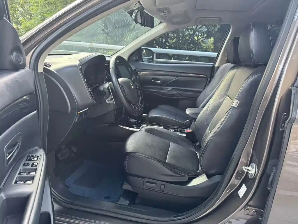 Mitsubishi Outlander 2.4L 4WD Elite Edition 5 seats, фото 4