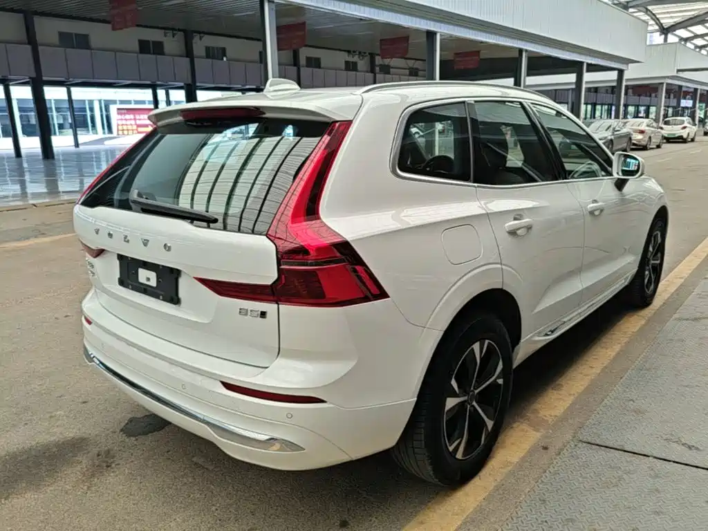 Volvo XC60 2026 B5 Luxury