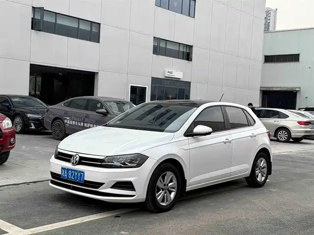 VOLKSWAGEN POLO