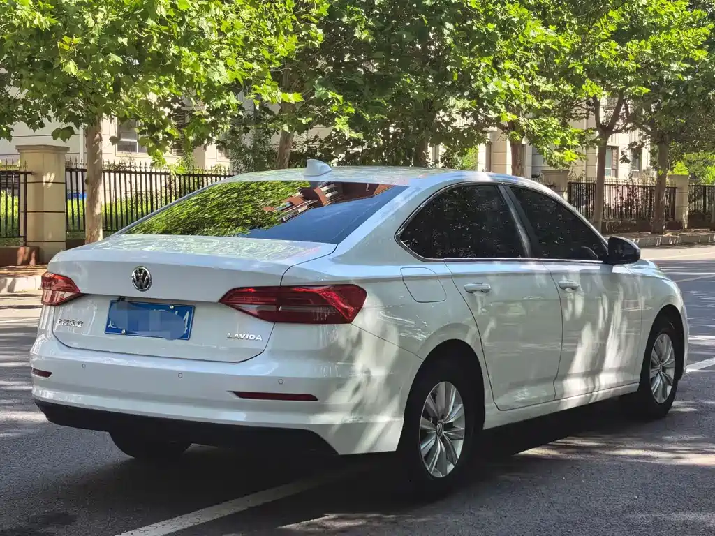 Volkswagen Lavida — миниатюра 6