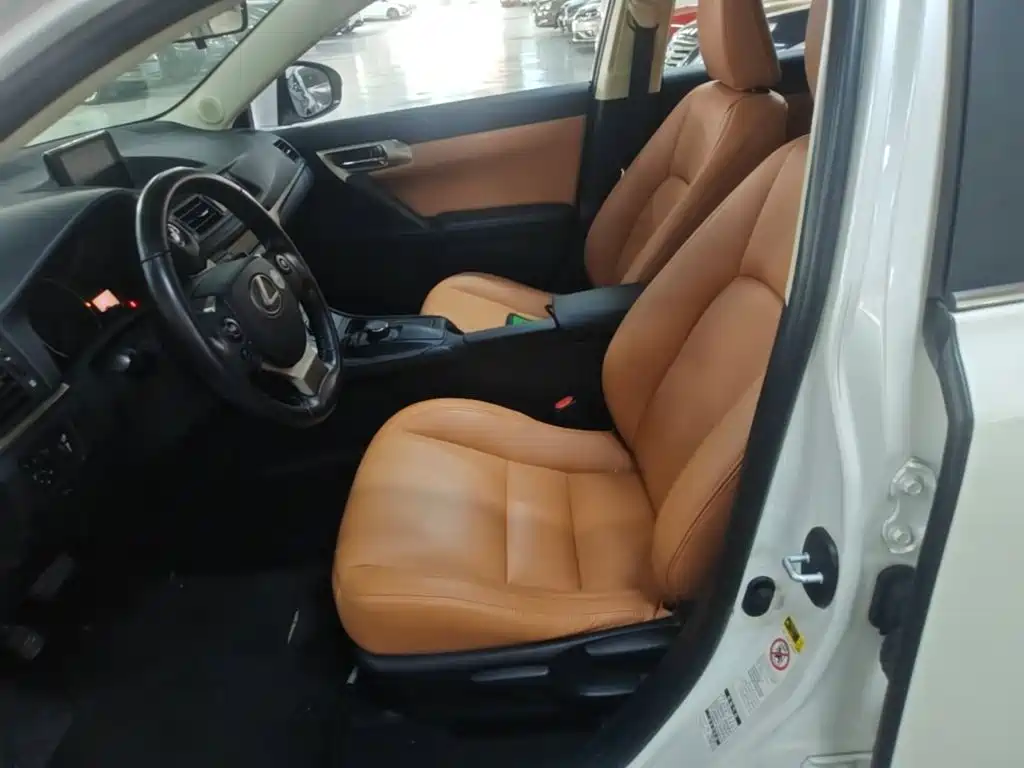Lexus CT — миниатюра 15