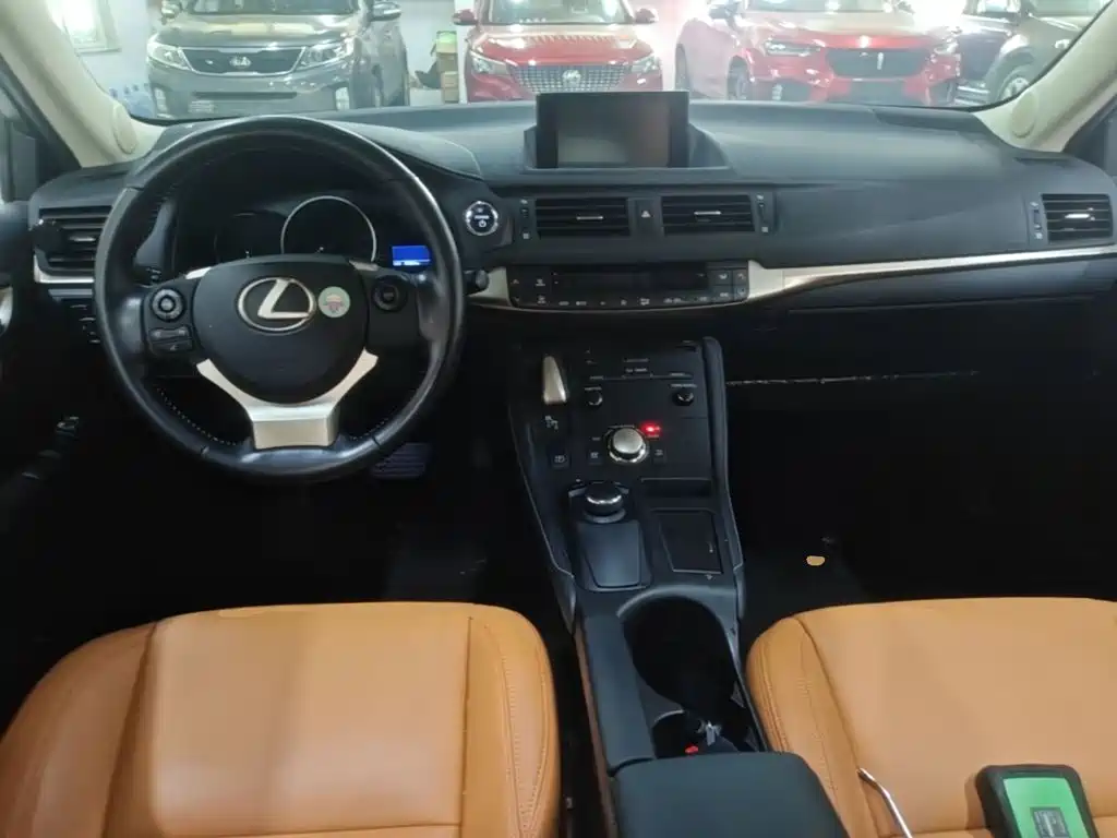 Lexus CT — миниатюра 10