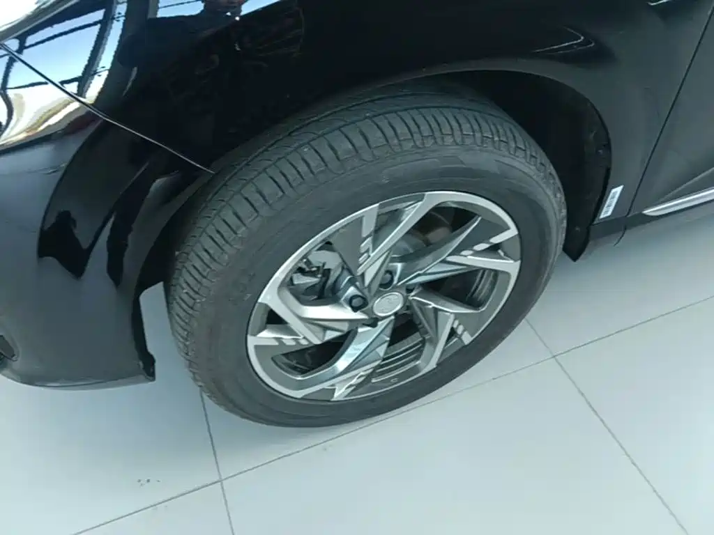 Hongqi Hongqi HS3 PHEV — миниатюра 23