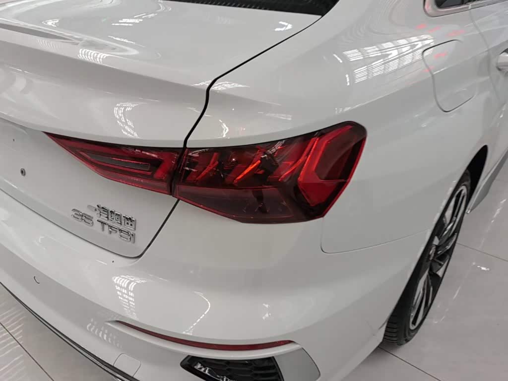 Audi A3 1.4 л 2024 г. Белый, пробег 10200 км
