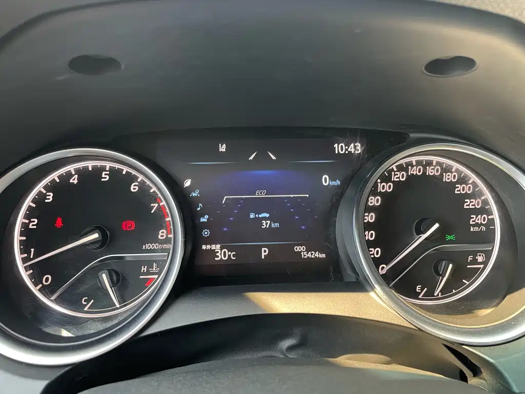 Toyota Camry — миниатюра 18