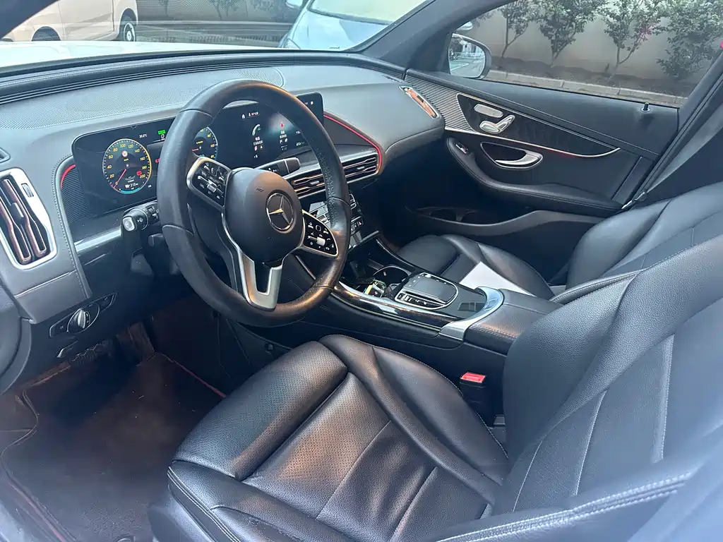 Mercedes-Benz EQC — миниатюра 4