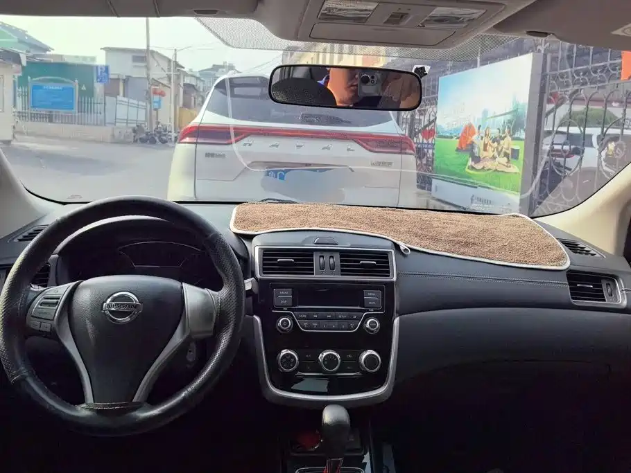Nissan Tiida — миниатюра 12