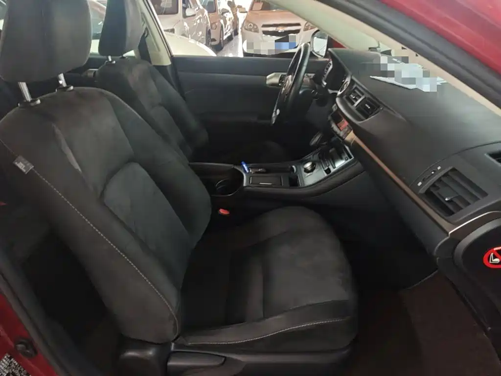 Lexus CT — миниатюра 25