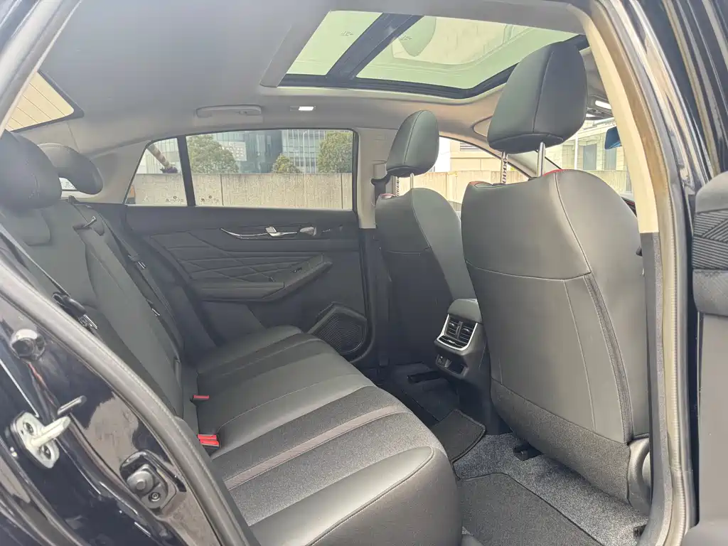 DONGFENG YI HYUN MAX