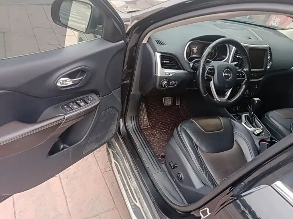 Jeep Cherokee — миниатюра 16
