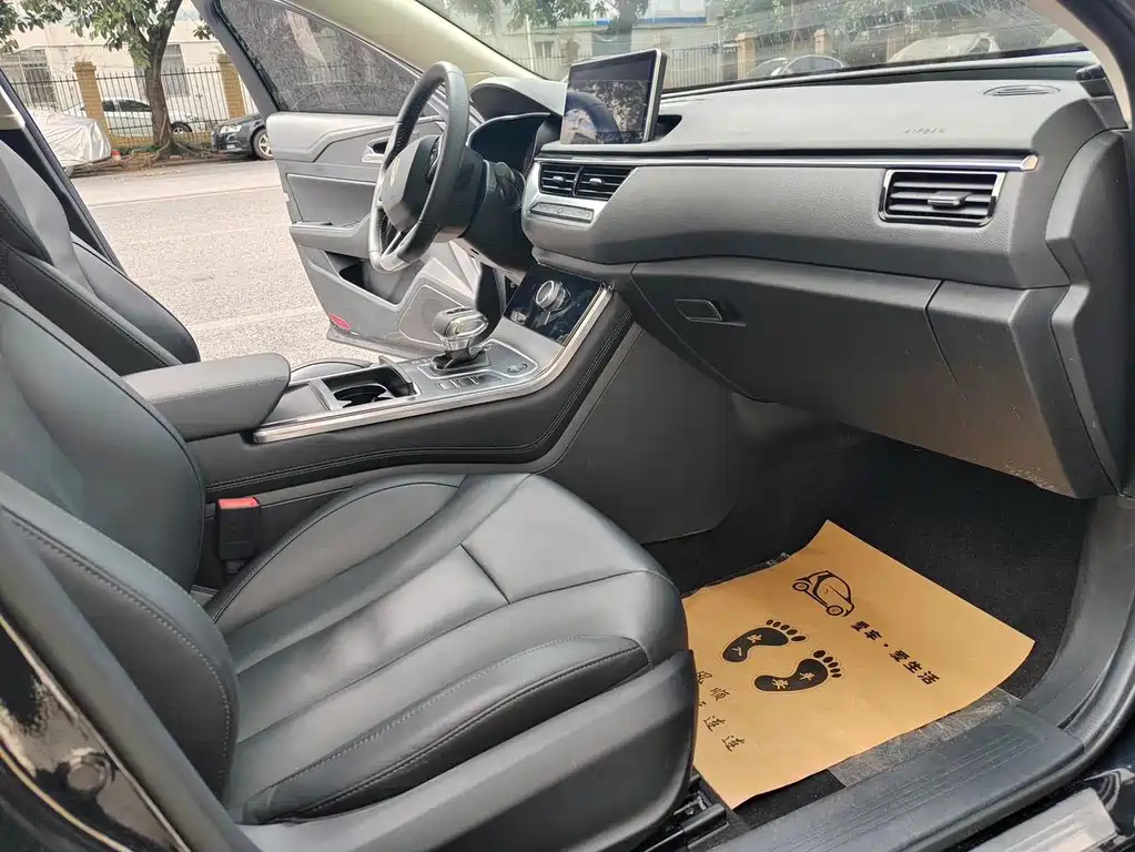 Hongqi Hongqi H5 — миниатюра 8